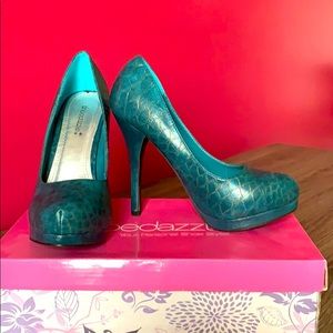 Turquoise shoedazzle pumps